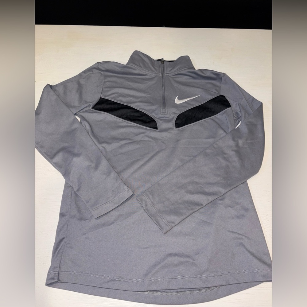 Nike Boys’ 1/4 Zip Dri-FIT Gray Standard Fit Top